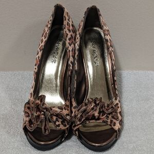 Bumper Women's Size 7 Leopard Print Pumps 5" Heels